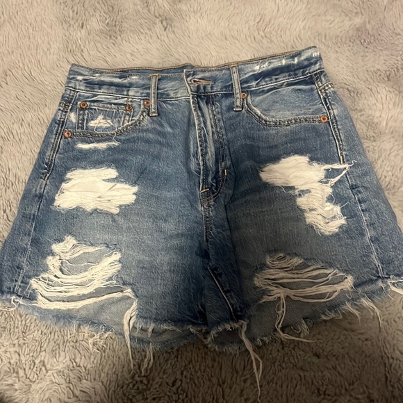 American Eagle ripped boyfriend short jean shorts - Picture 1 of 5